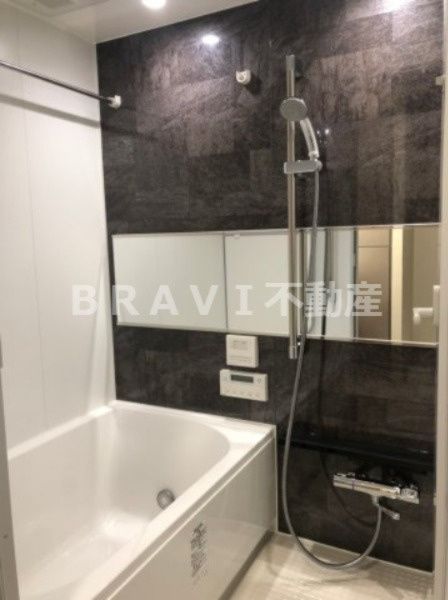 バス・シャワールーム　【GRAN PASEO心斎橋EAST】清潔感のあるお風呂