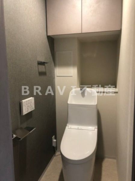 トイレ　【GRAN PASEO心斎橋EAST】収納のあるトイレ