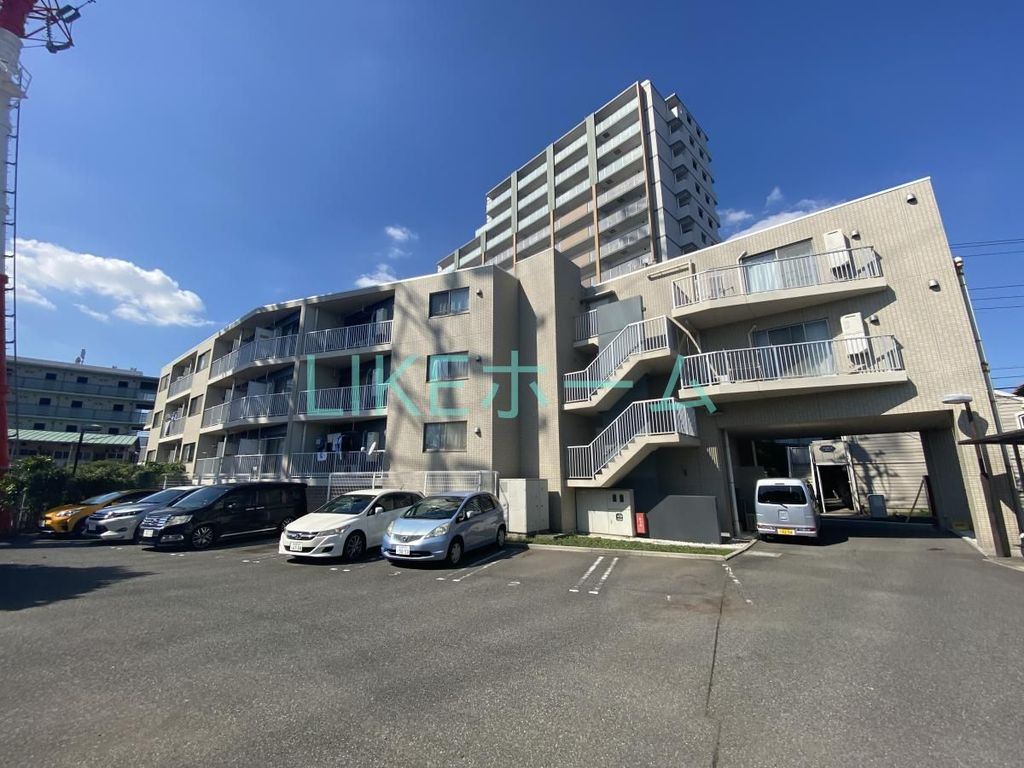 建物外観　駐車場