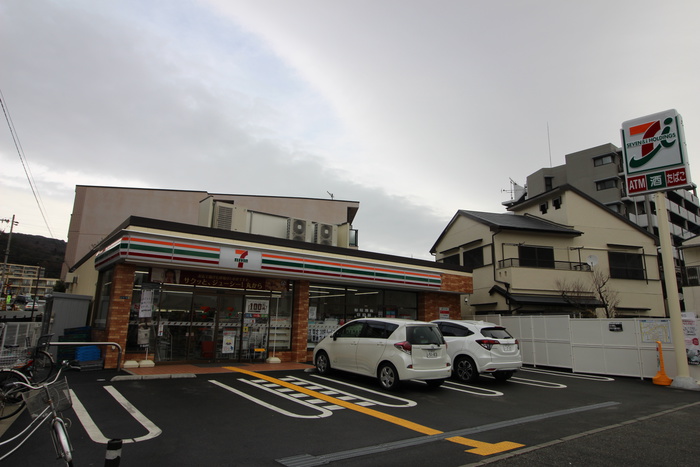 コンビニ　セブンイレブン（コンビニ）まで250m