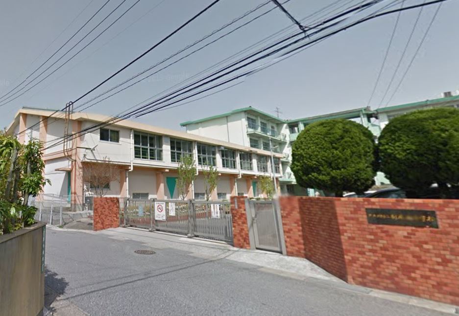 小学校　北九州市立折尾西小学校（小学校）まで1349m