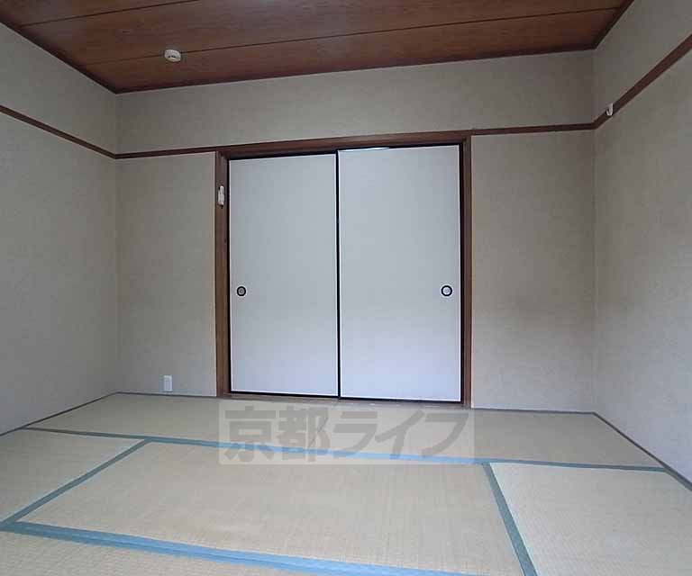 居室・リビング　い草の香りする和室です。