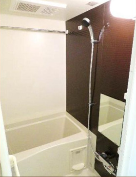 バス・シャワールーム　浴室乾燥機付き♪