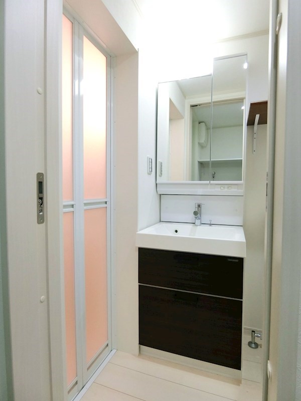 洗面設備　人気の独立洗面台♪ ※同施工別部屋