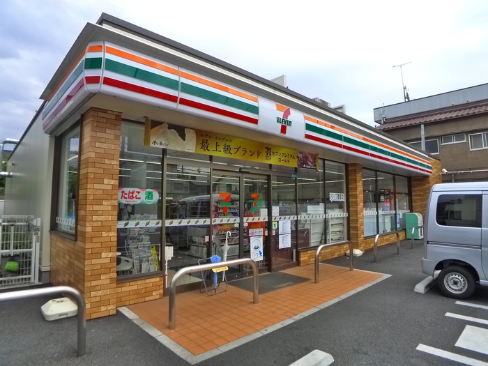 コンビニ　セブンイレブン（コンビニ）まで176m