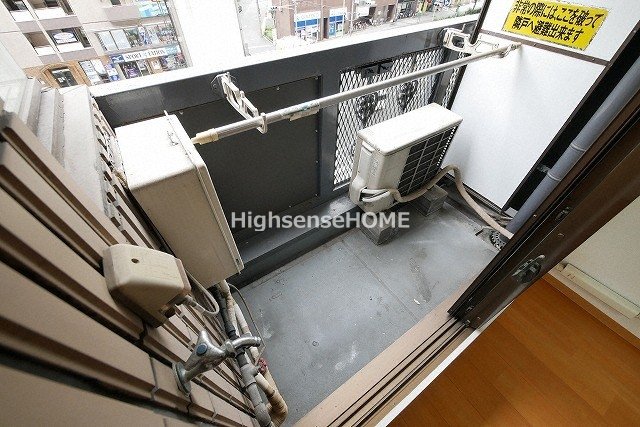 バルコニー　暖かな日差しのふりそそぐバルコニー