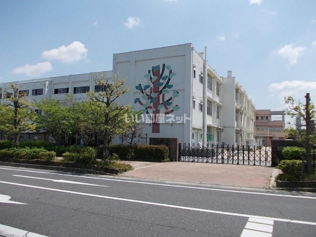 小学校　草津市立草津小学校（小学校）まで685m