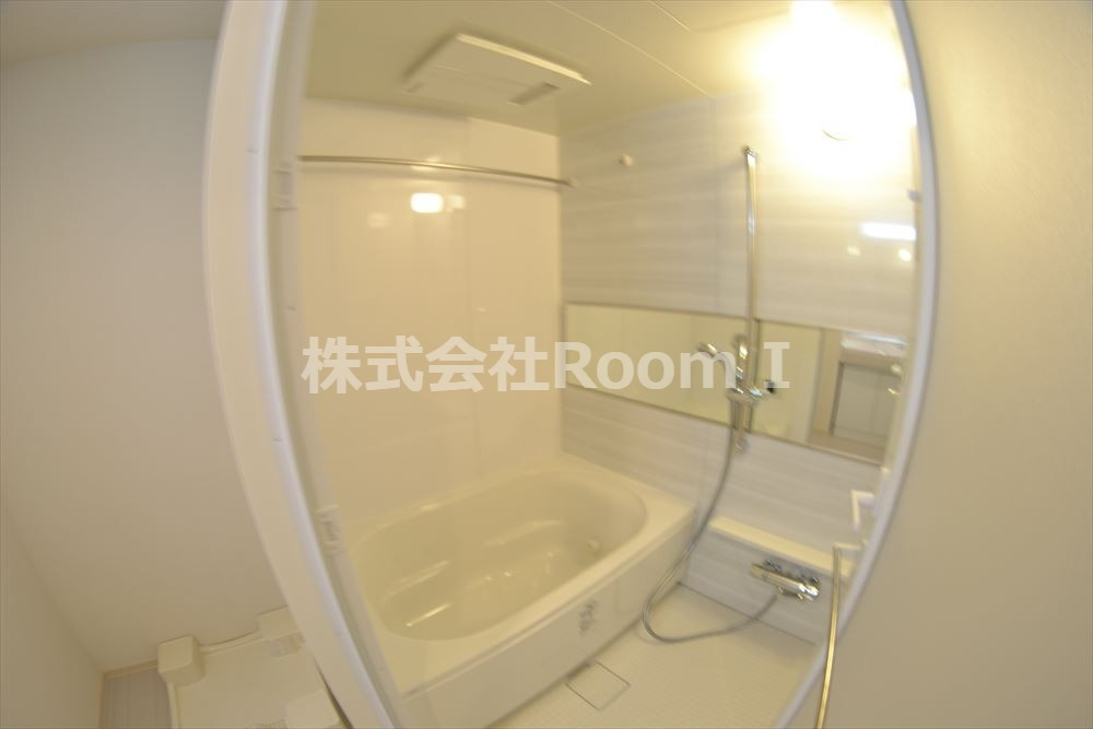 バス・シャワールーム　コンパクトで使いやすいお風呂です