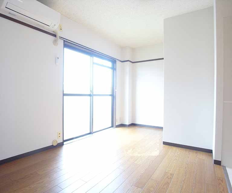 居室・リビング　６帖の洋室です。