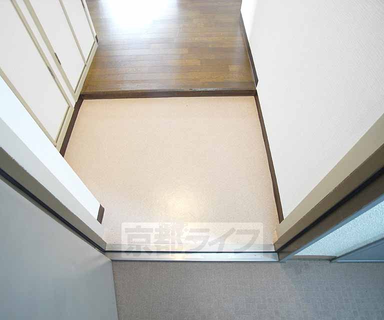 玄関　段差も低く安心ですね。