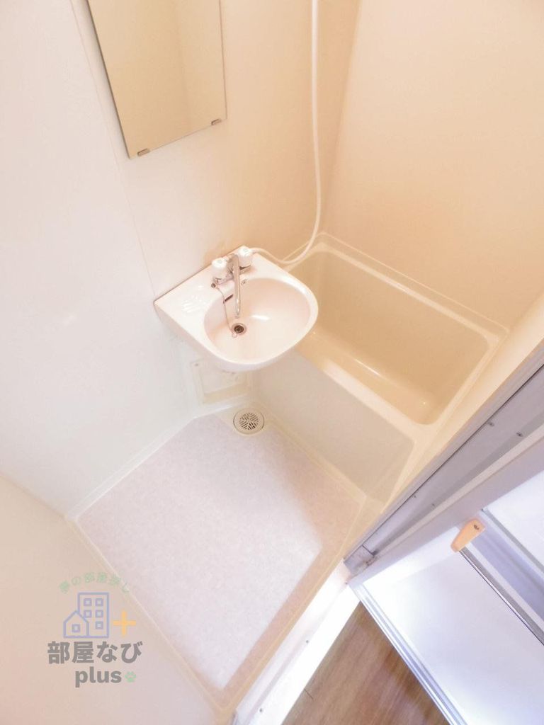 バス・シャワールーム　※他号室写真です