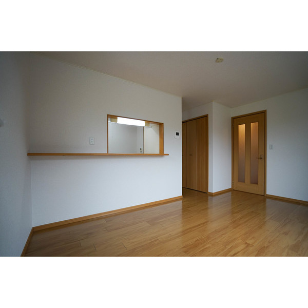 居室・リビング　同じ建物の別なお部屋