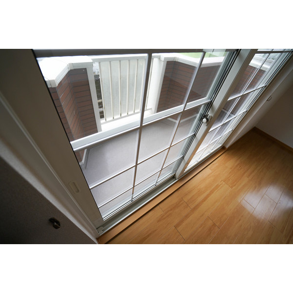 バルコニー　同じ建物の別なお部屋