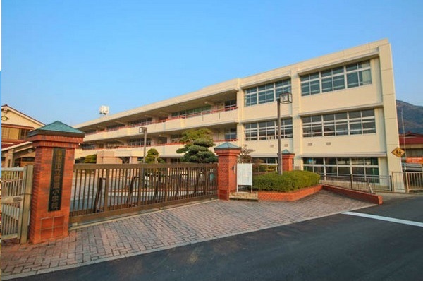 小学校　備前市立香登小学校（小学校）まで930m