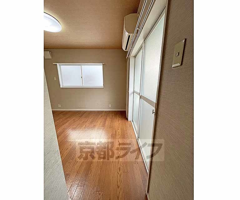 その他部屋・スペース　玄関から見たお部屋です。