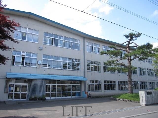 小学校　札幌市立南郷小学校（小学校）まで284m