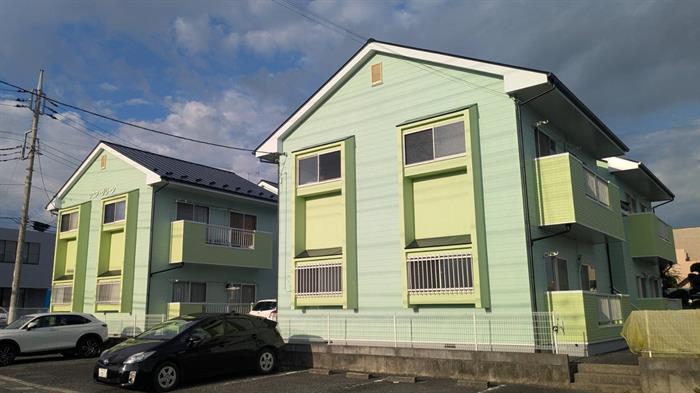 建物外観　グリーンがきれいな外観です