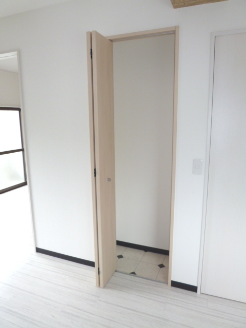 収納　同マンション内のリフォーム部屋写真