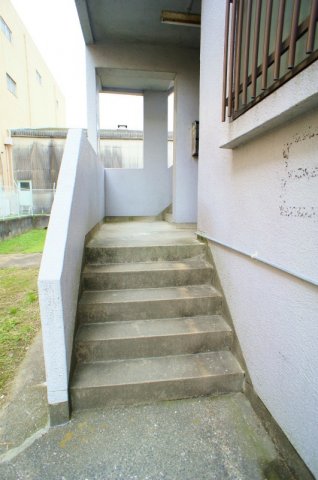 エントランス　落ち着いたエントランスです