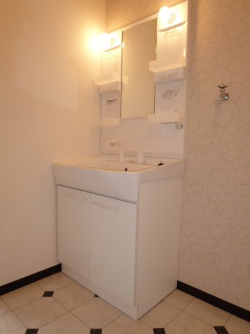 洗面設備　使いやすい独立洗面台です