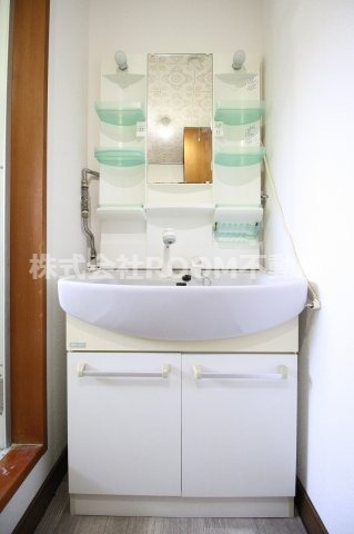 洗面設備　コンパクトで使いやすい洗面所