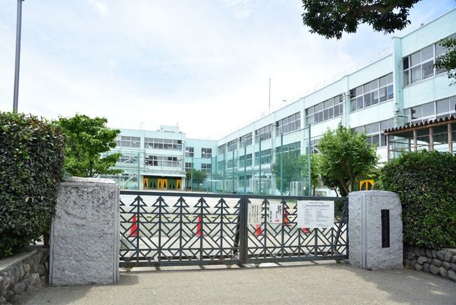 小学校　国立市立国立第一小学校（小学校）まで647m