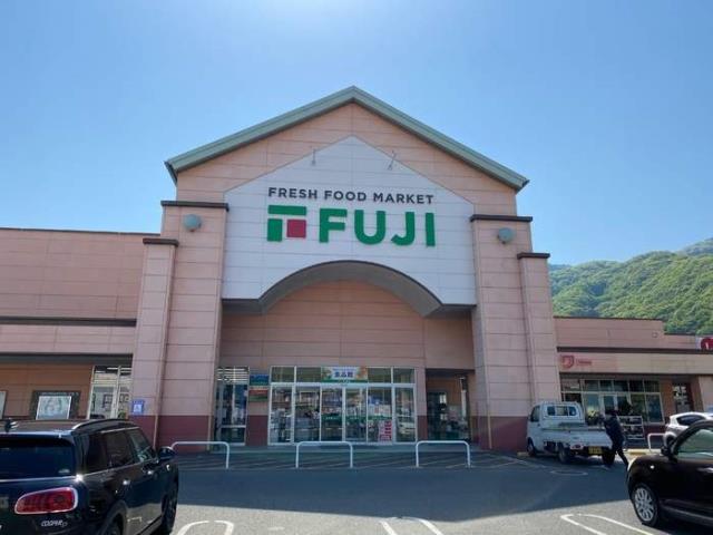 スーパー　フジ竹原店（スーパー）まで779m