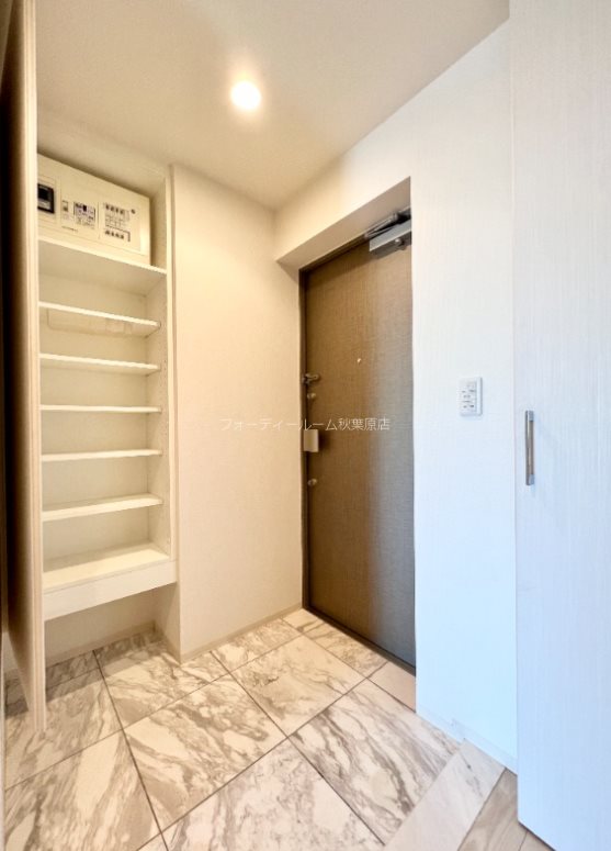 玄関　《見学予約受付中》設備充実分譲賃貸マンション！