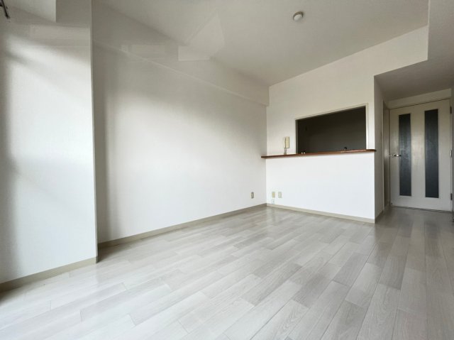 居室・リビング　同物件、別号室の写真です。