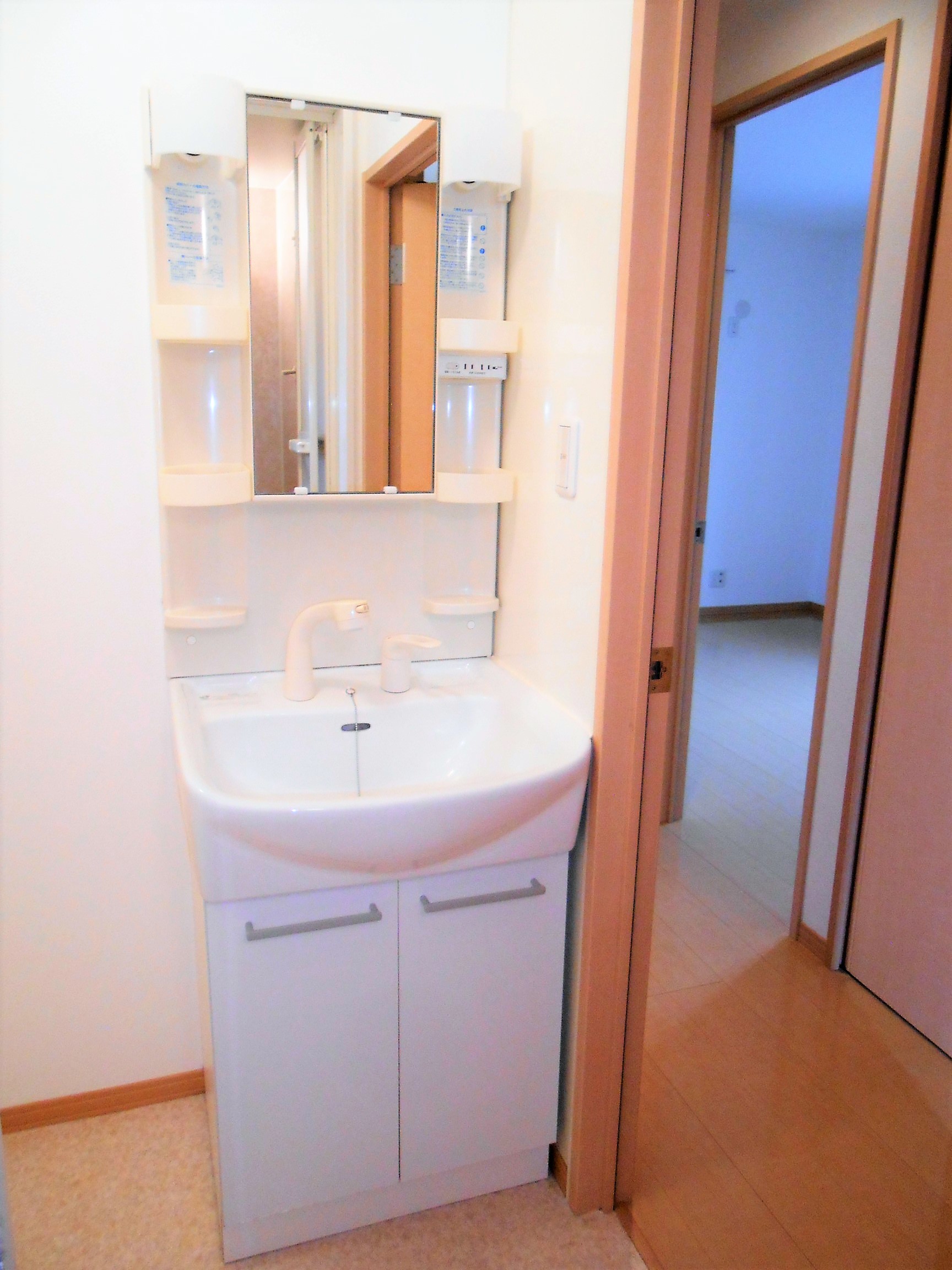 洗面設備　独立型洗面台！忙しい朝に便利です☆