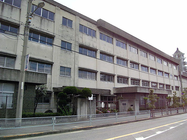 中学校　八尾市立久宝寺中学校（中学校）まで1303m