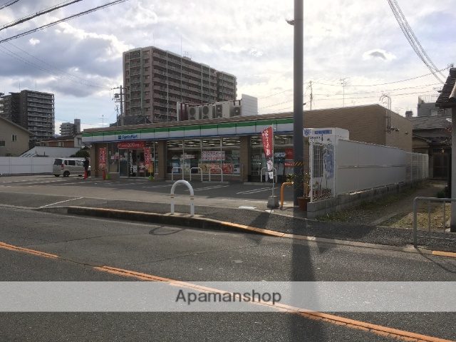 コンビニ　ファミリーマート（コンビニ）まで531m