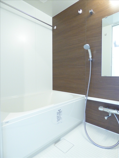 バス・シャワールーム　ユニットバス１２１６型