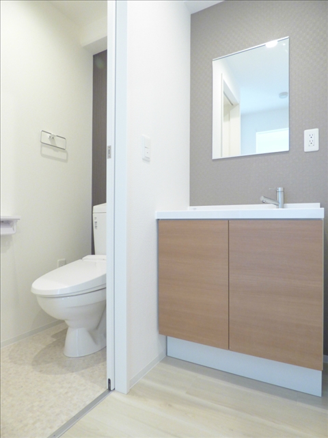 洗面設備　スペースが確保できる洗面所です