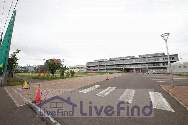 小学校　札幌市立南郷小学校（小学校）まで452m