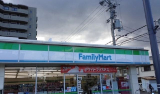 コンビニ　ファミリーマート堺百舌鳥梅北町店（コンビニ）まで223m