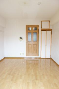 居室・リビング　室内