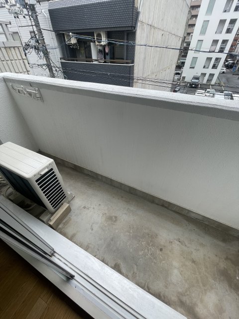 バルコニー　同物件別号室の写真です。