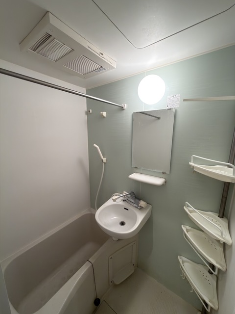 バス・シャワールーム　※清掃前の状態です