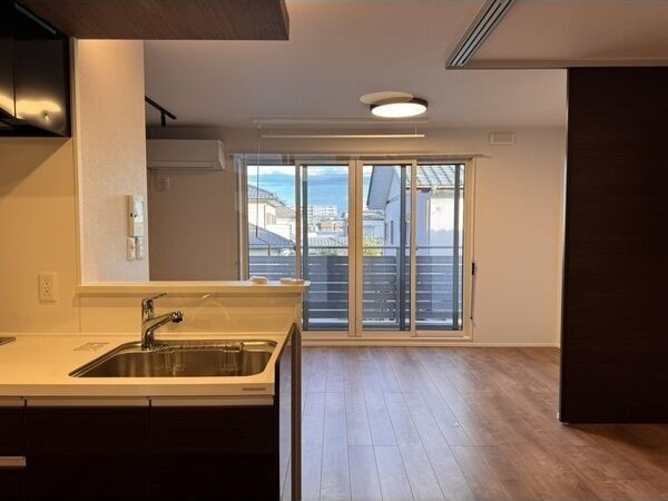 居室・リビング　現況優先。反転タイプ。