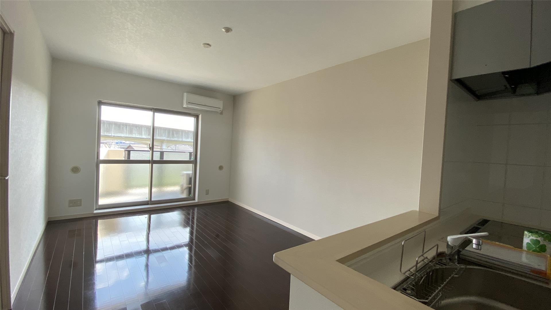 居室・リビング　床の色味は異なります（ベージュ）