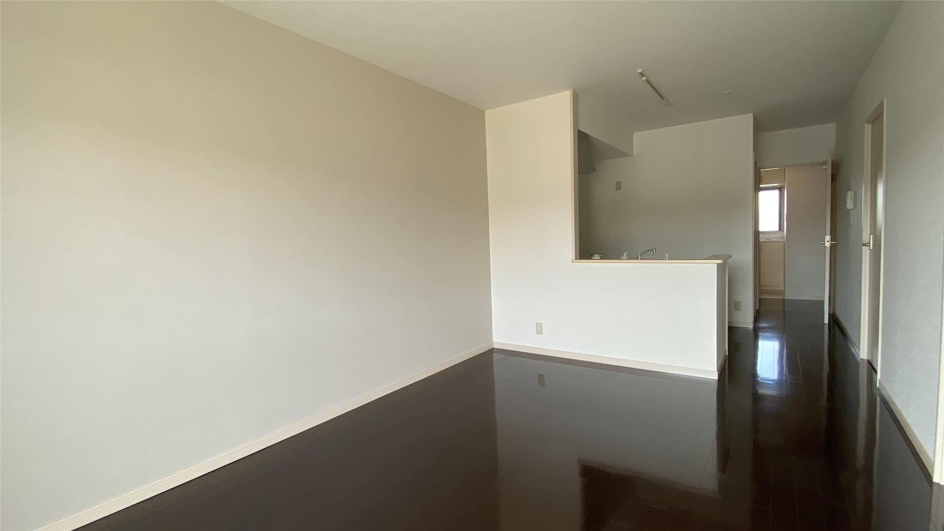 居室・リビング　床の色味は異なります（ベージュ）