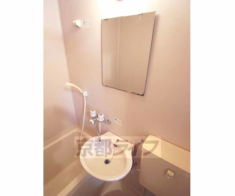 洗面設備　洗面は浴室にあります。
