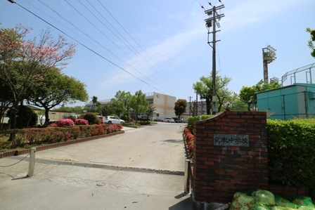 中学校　久留米市立荒木中学校（中学校）まで300m