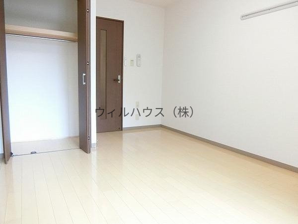居室・リビング　広々とした洋室！