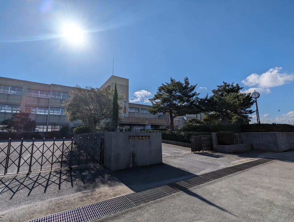 中学校　唐津市立鏡中学校（中学校）まで2094m
