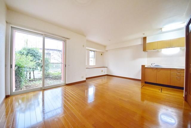 居室・リビング　★開放感のあるリビングです★