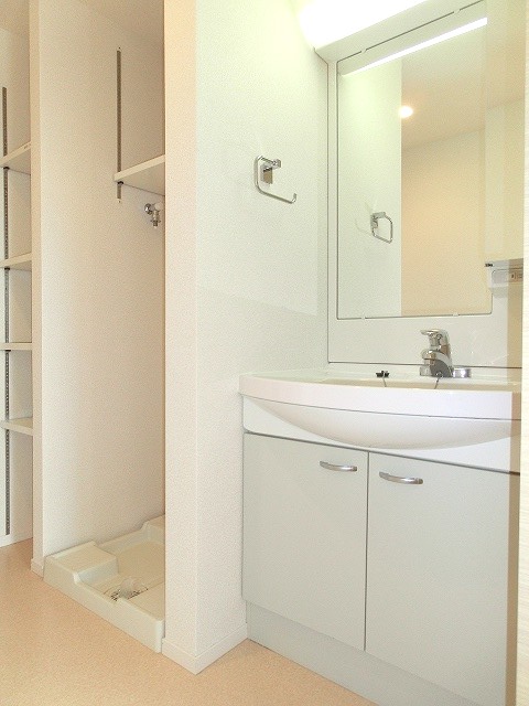 洗面設備　スペースが確保できる洗面所です