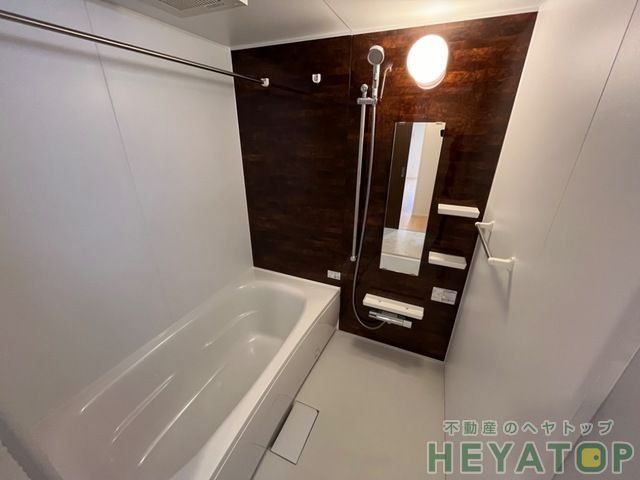 バス・シャワールーム　追焚き・浴室乾燥機付きお風呂（施工会社イメージ写真）