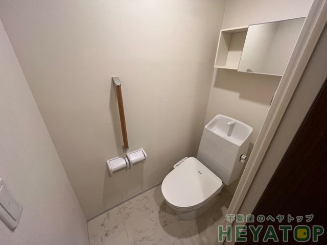 トイレ　温水洗浄便座（施工会社イメージ写真）